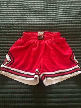 Mitchell & Ness women’s Chicago Bulls shorts